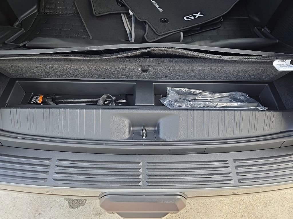 Used 2025 Lexus GX 550 w/ Accessory Package (2T) image 67