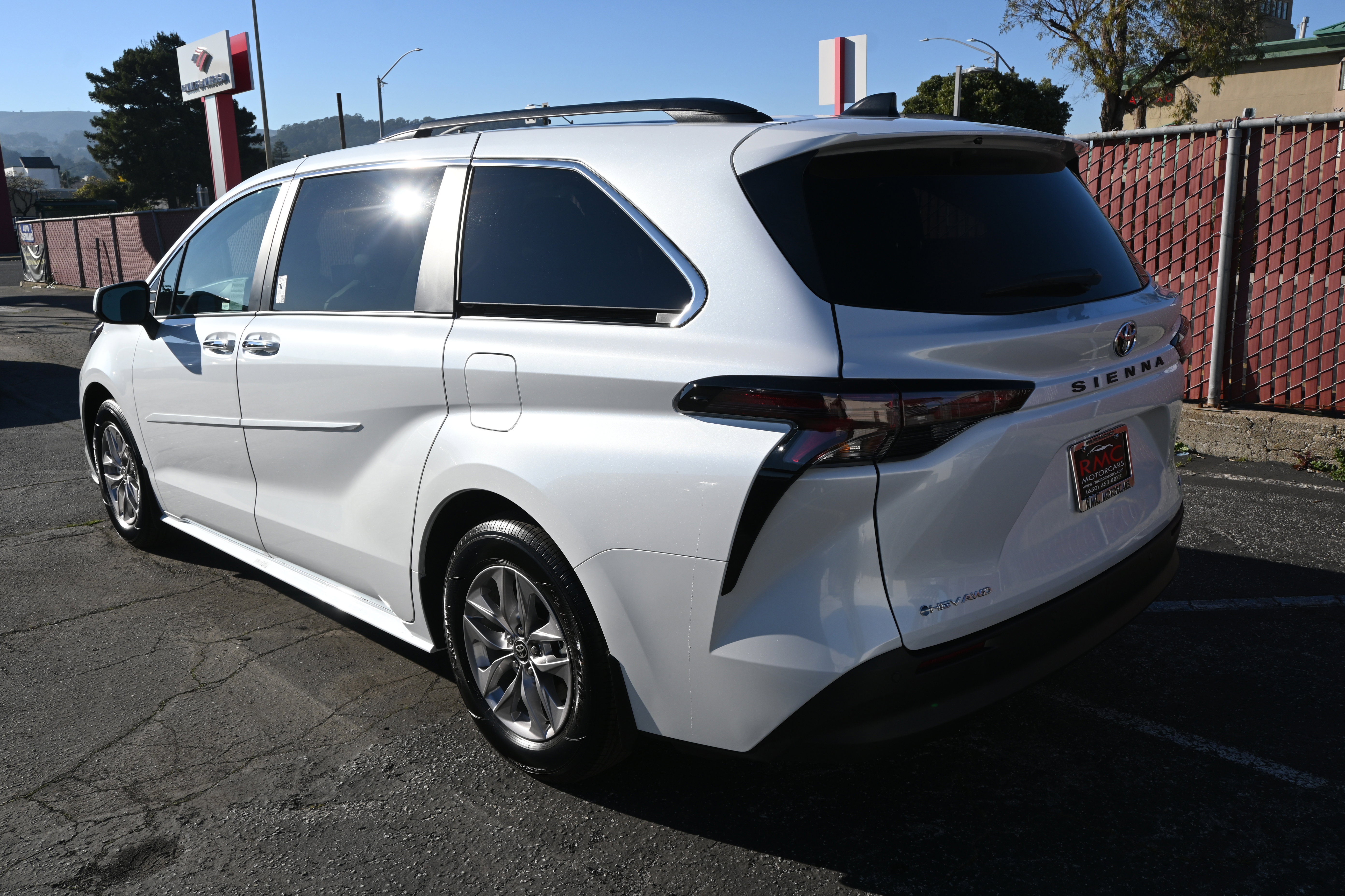 Used 2026 Toyota Sienna XLE image 6