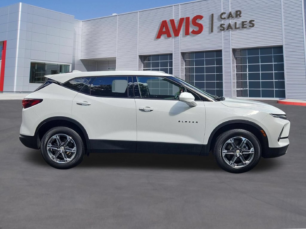 Used 2025 Chevrolet Blazer LT FWD image 5