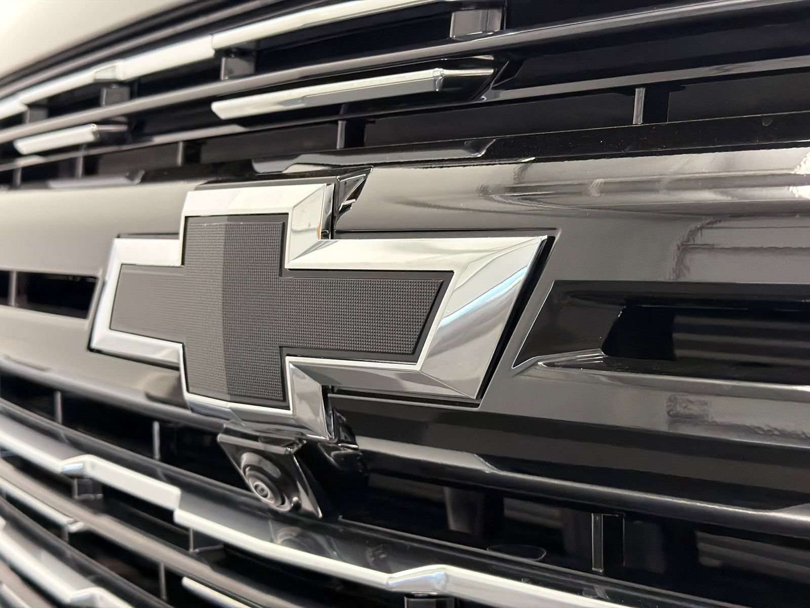 Used 2025 Chevrolet Suburban High Country AWD/4WD image 15