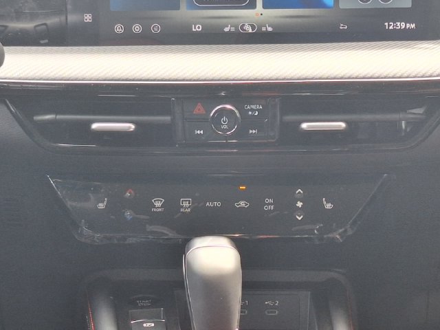 New 2026 Nissan Kicks SR w/ Cold Weather Package FWD image 19