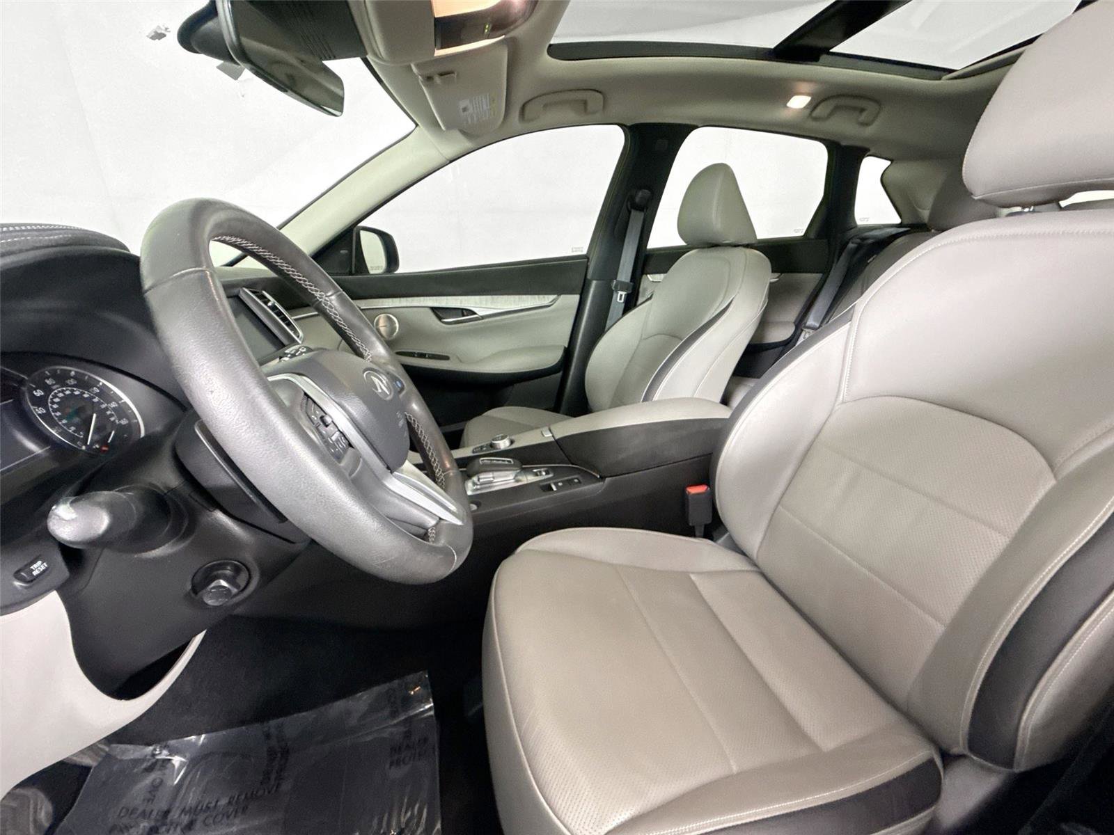 Used 2023 INFINITI QX50 Sensory image 3