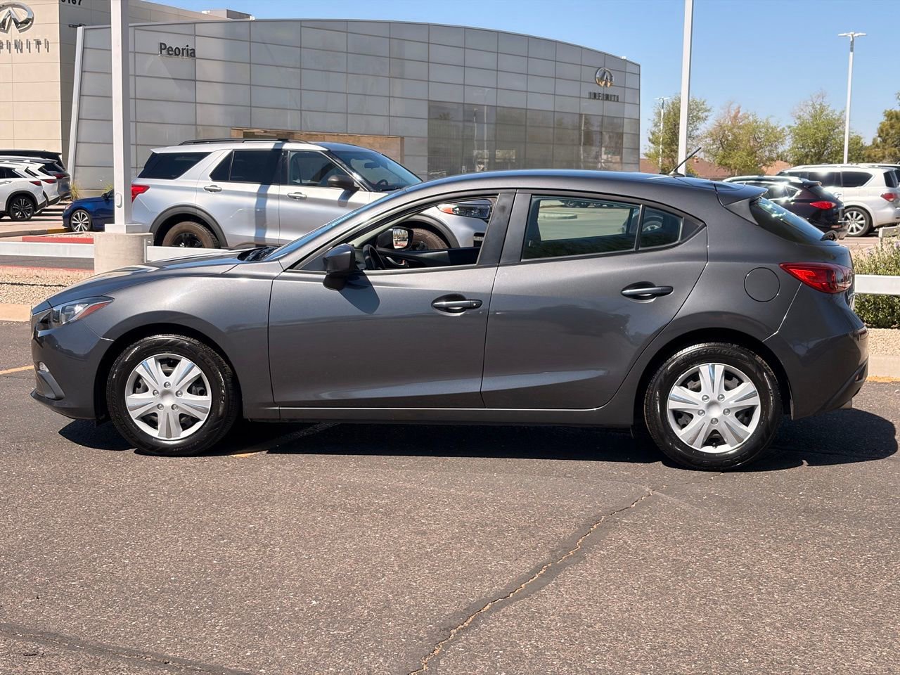 Used 2016 MAZDA MAZDA3 i Sport FWD image 3