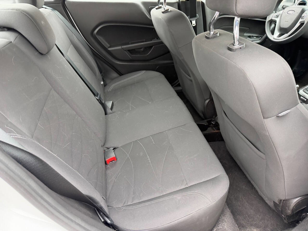 Used 2017 Ford Fiesta SE image 19