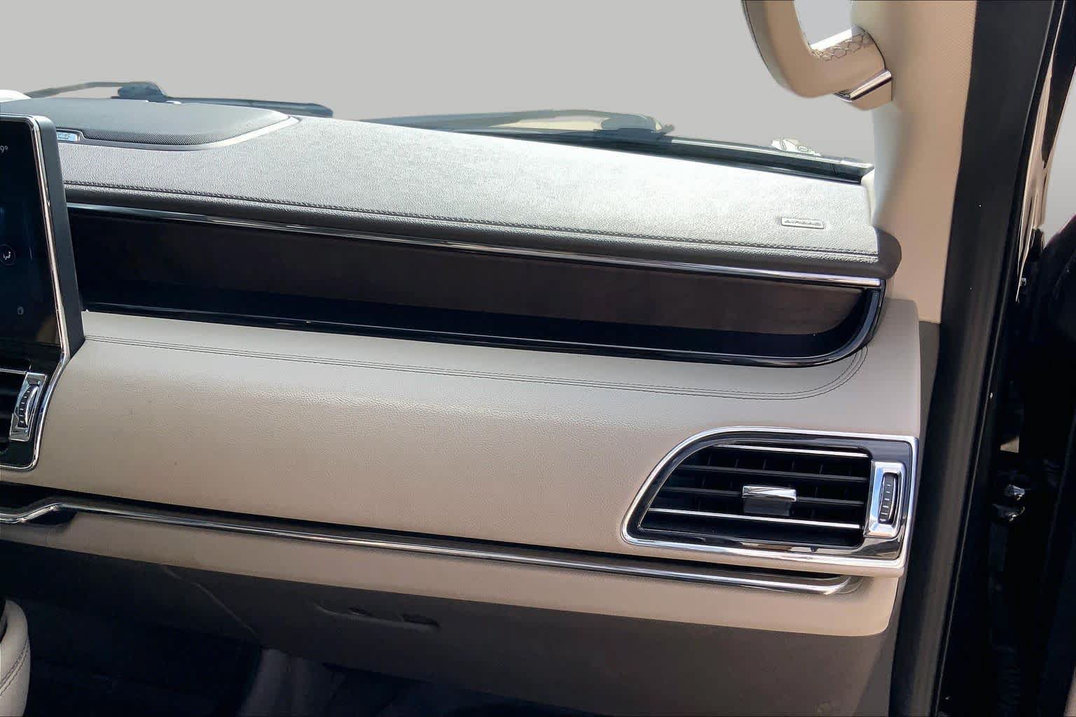 Used 2022 Lincoln Navigator Reserve AWD/4WD image 19