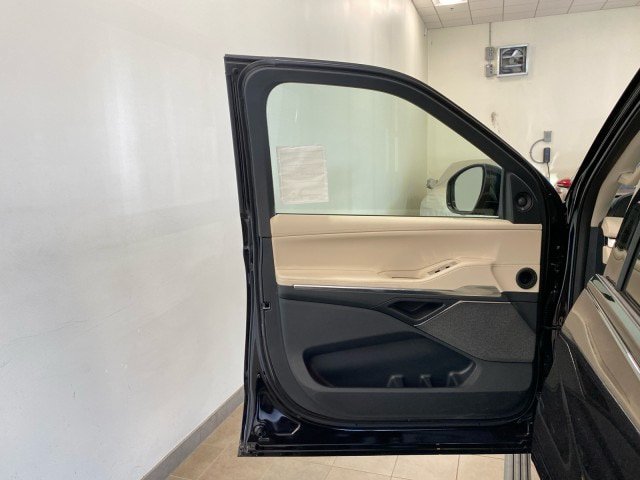 New 2027 Lincoln Navigator Reserve w/ Jet Appearance Package AWD/4WD image 18