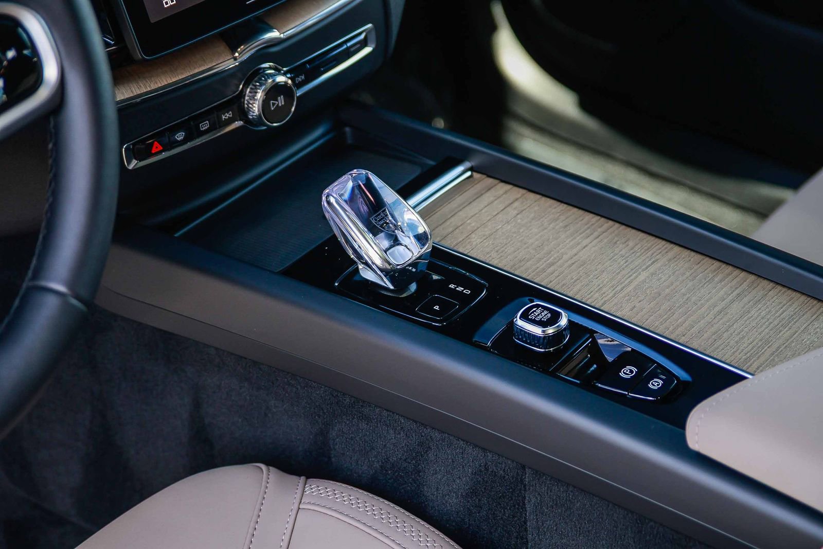 Used 2026 Volvo XC60 B5 Plus w/ Protection Package Premier image 22