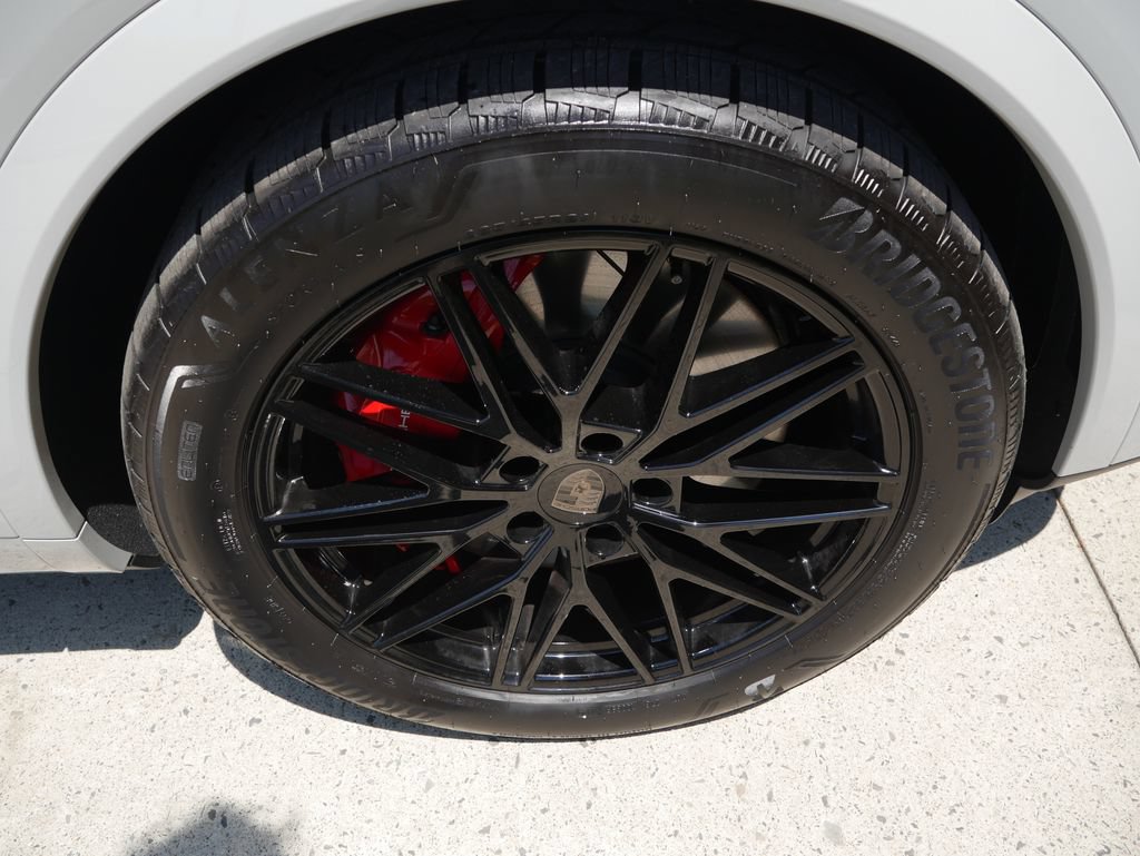 New 2026 Porsche Cayenne Turbo AWD/4WD image 16