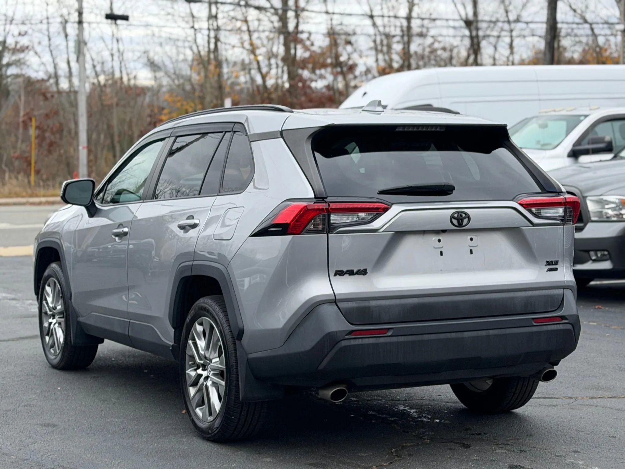 Used 2019 Toyota RAV4 XLE Premium image 5