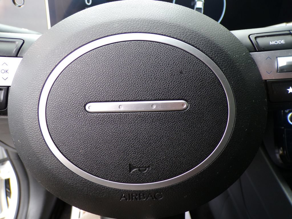 Certified 2025 Hyundai Santa Cruz Limited AWD/4WD image 29