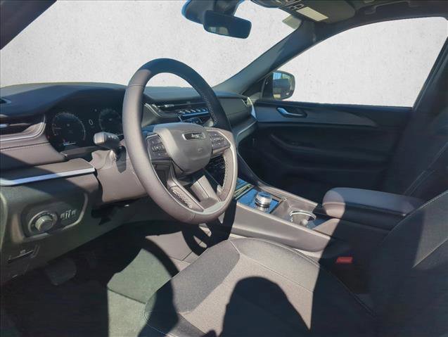 New 2025 Jeep Grand Cherokee Laredo X w/ Luxury Tech Group I image 2