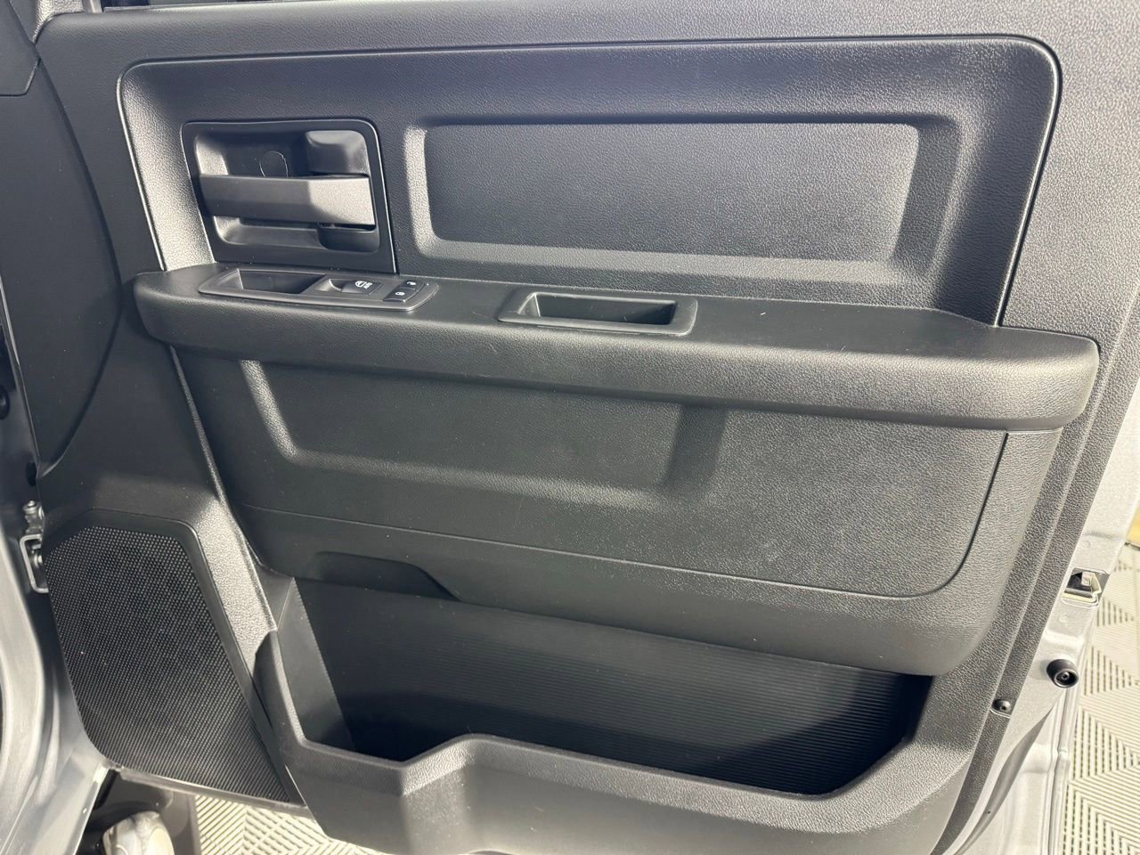 Used 2024 RAM 3500 Tradesman w/ Chrome Appearance Group image 28