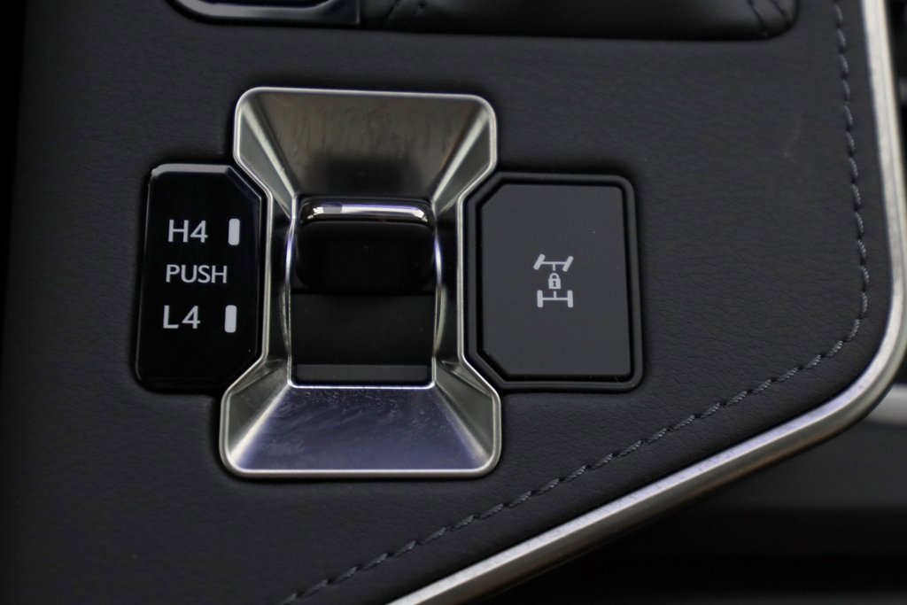 Used 2025 Lexus GX 550 w/ Accessory Package (2T) image 29