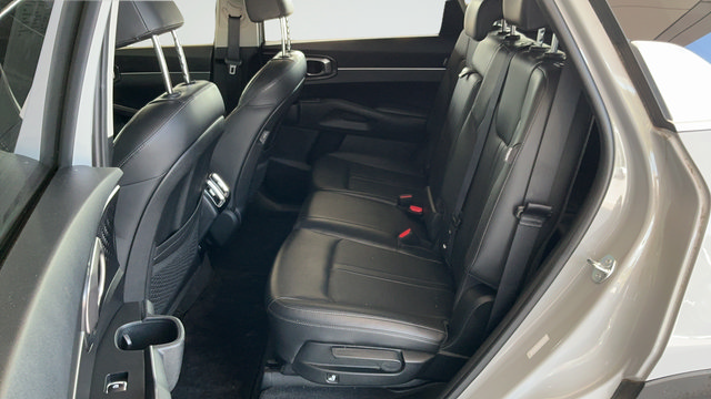 Used 2024 Kia Sorento S w/ Panoramic Sunroof Package FWD image 21