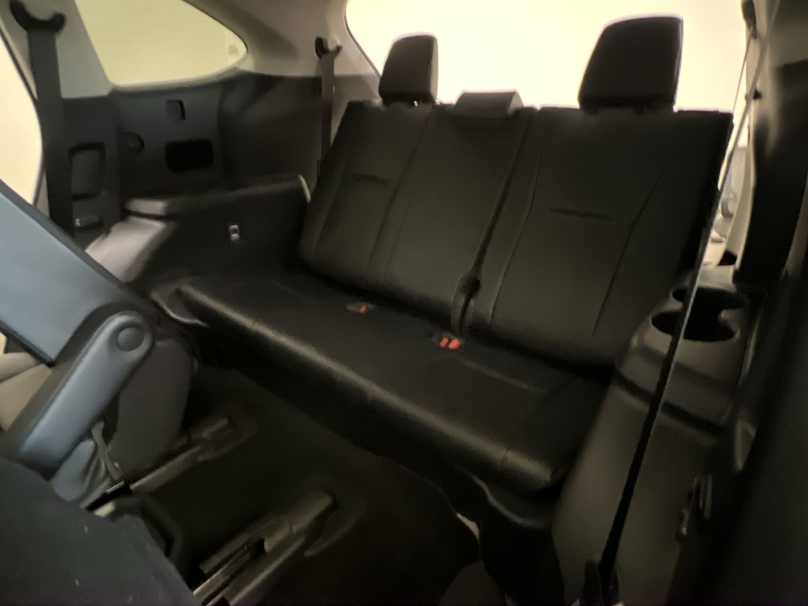 Used 2022 Toyota Highlander XLE AWD/4WD image 25