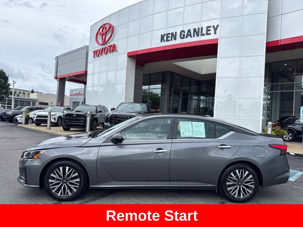Used 2024 Nissan Altima 2.5 SV FWD image 3