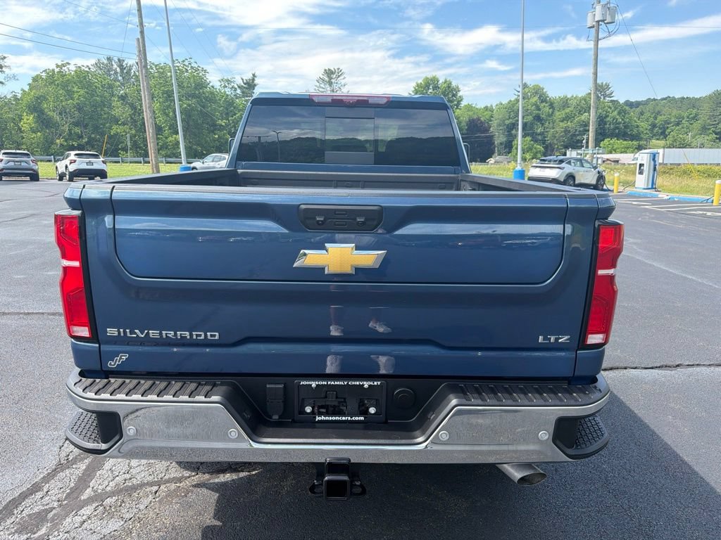 Used 2025 Chevrolet Silverado 2500 LTZ w/ LTZ Plus Package AWD/4WD image 9