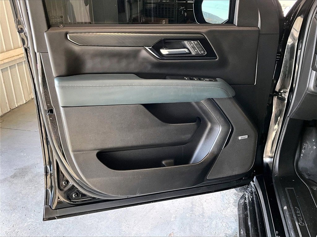Used 2025 GMC Yukon AT4 w/ LPO, Floor Liner Package image 9