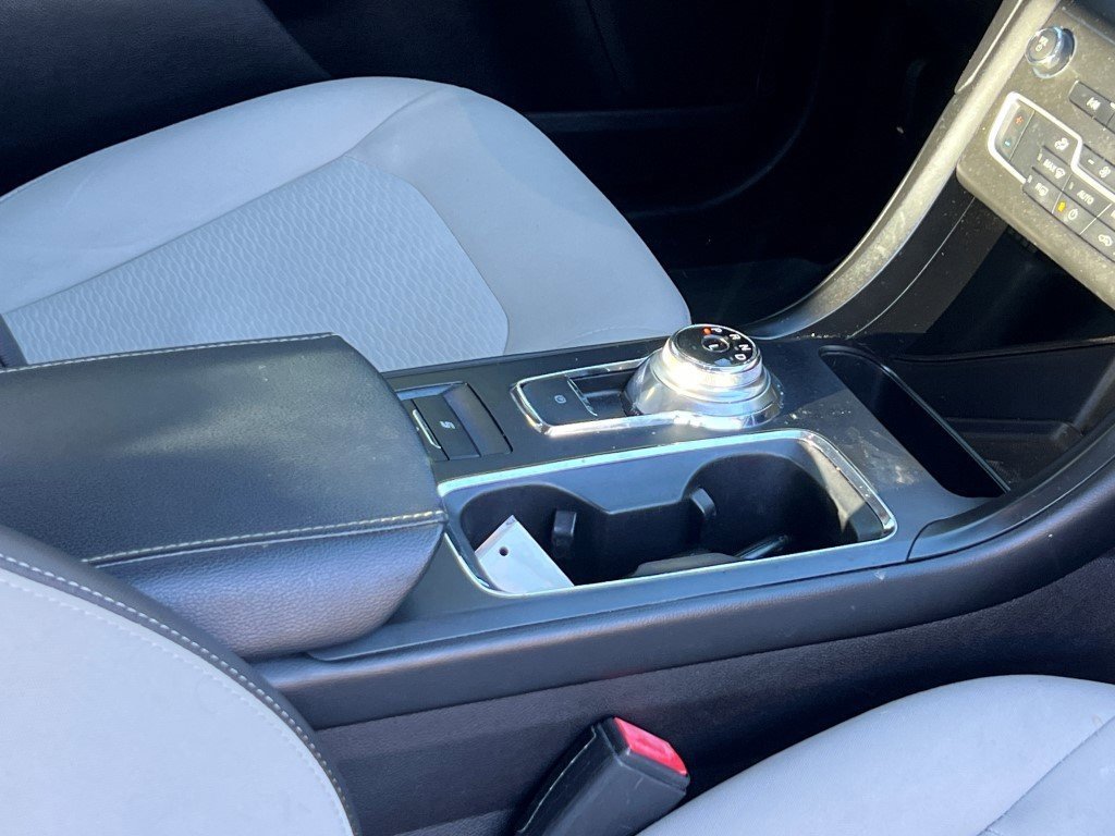 Used 2020 Ford Fusion SE w/ Equipment Group 151A image 9