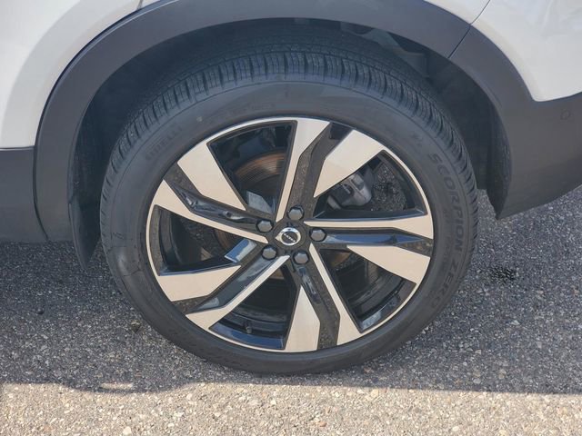 Certified 2025 Volvo XC40 B5 Ultra w/ Protection Package Premier AWD/4WD image 7