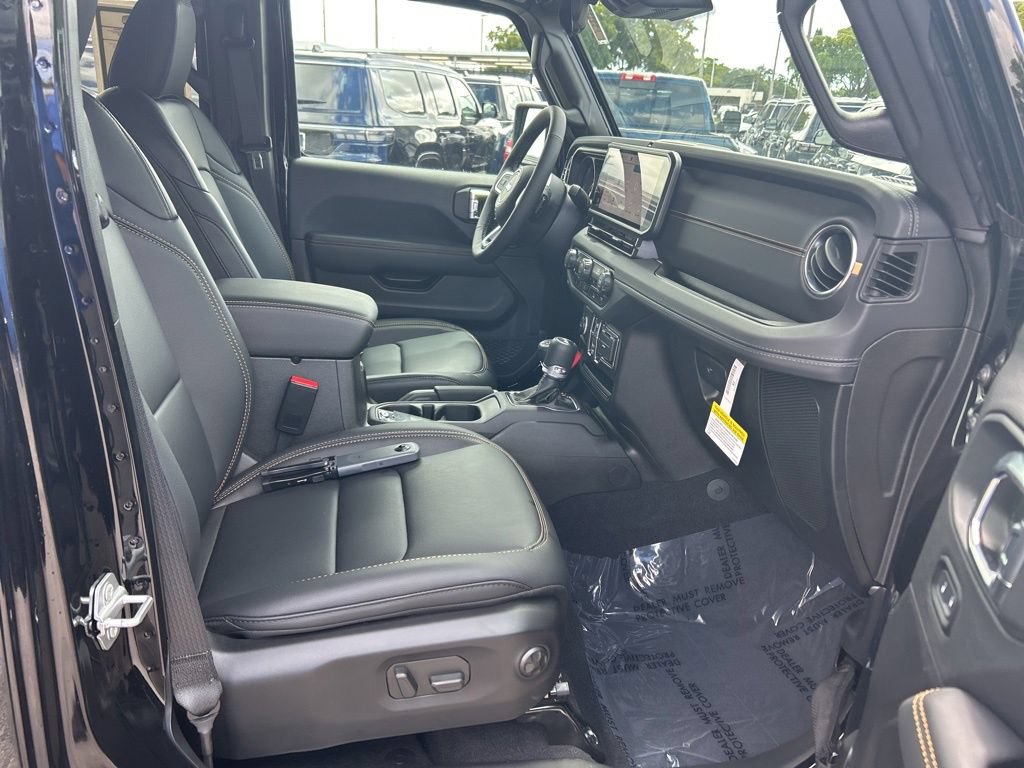 Used 2025 Jeep Wrangler Unlimited Sahara AWD/4WD image 23