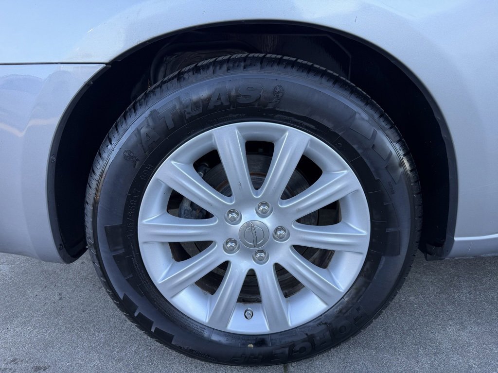 Used 2013 Chrysler 200 Touring image 10