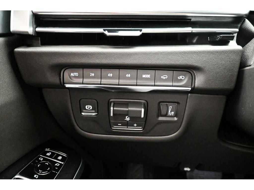 New 2026 Cadillac Escalade ESV Luxury w/ LPO, Radiant Package AWD/4WD image 34
