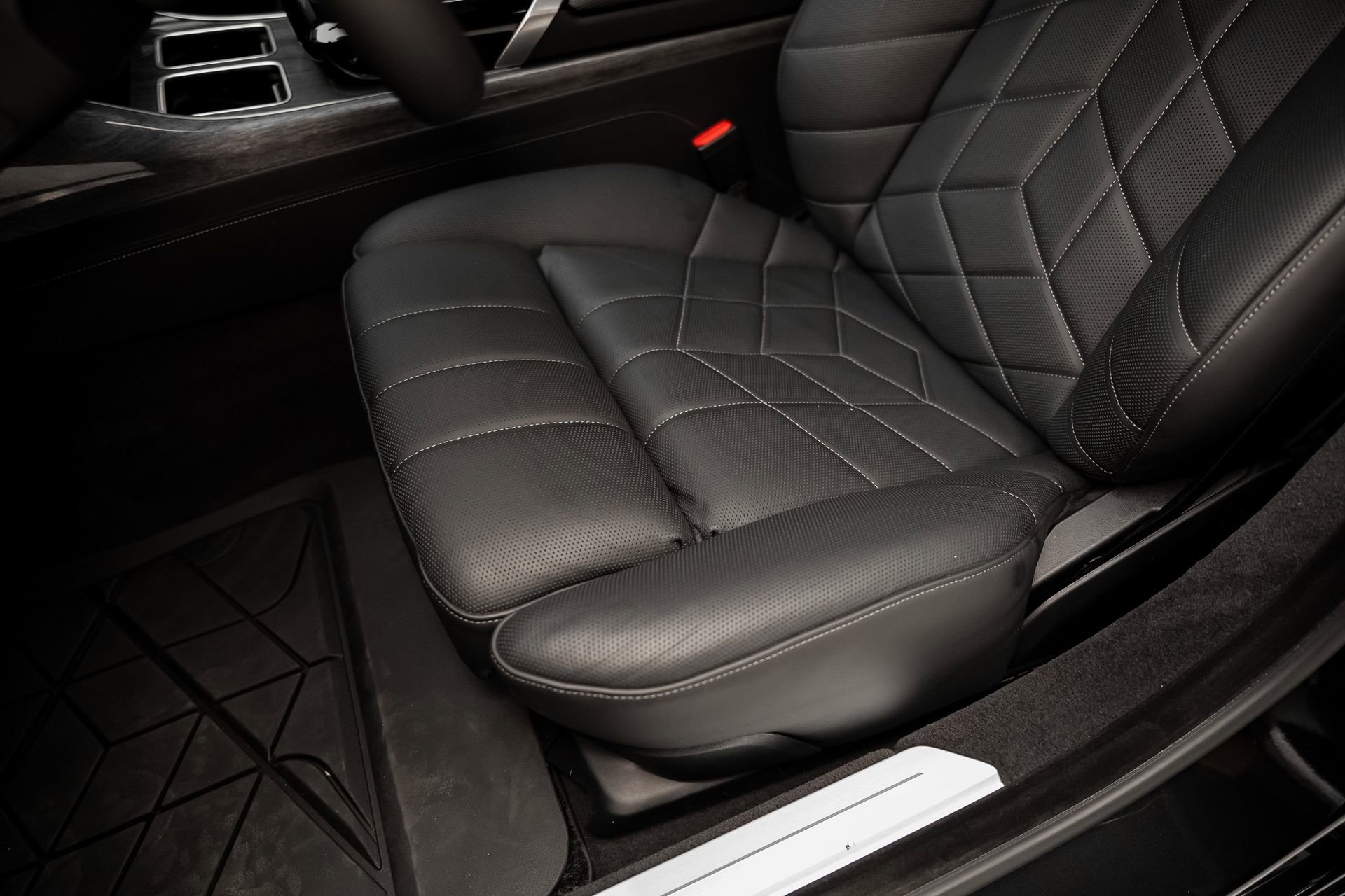 Used 2024 BMW i7 xDrive60 w/ Executive Package image 62