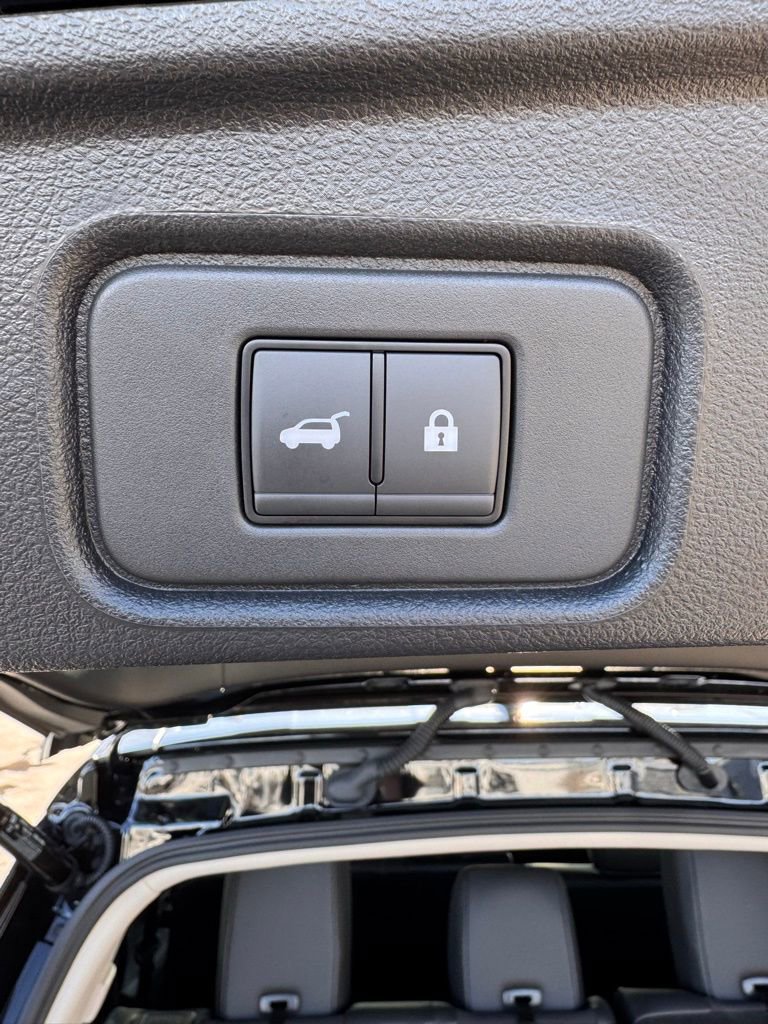 Used 2025 Nissan Pathfinder SL image 17