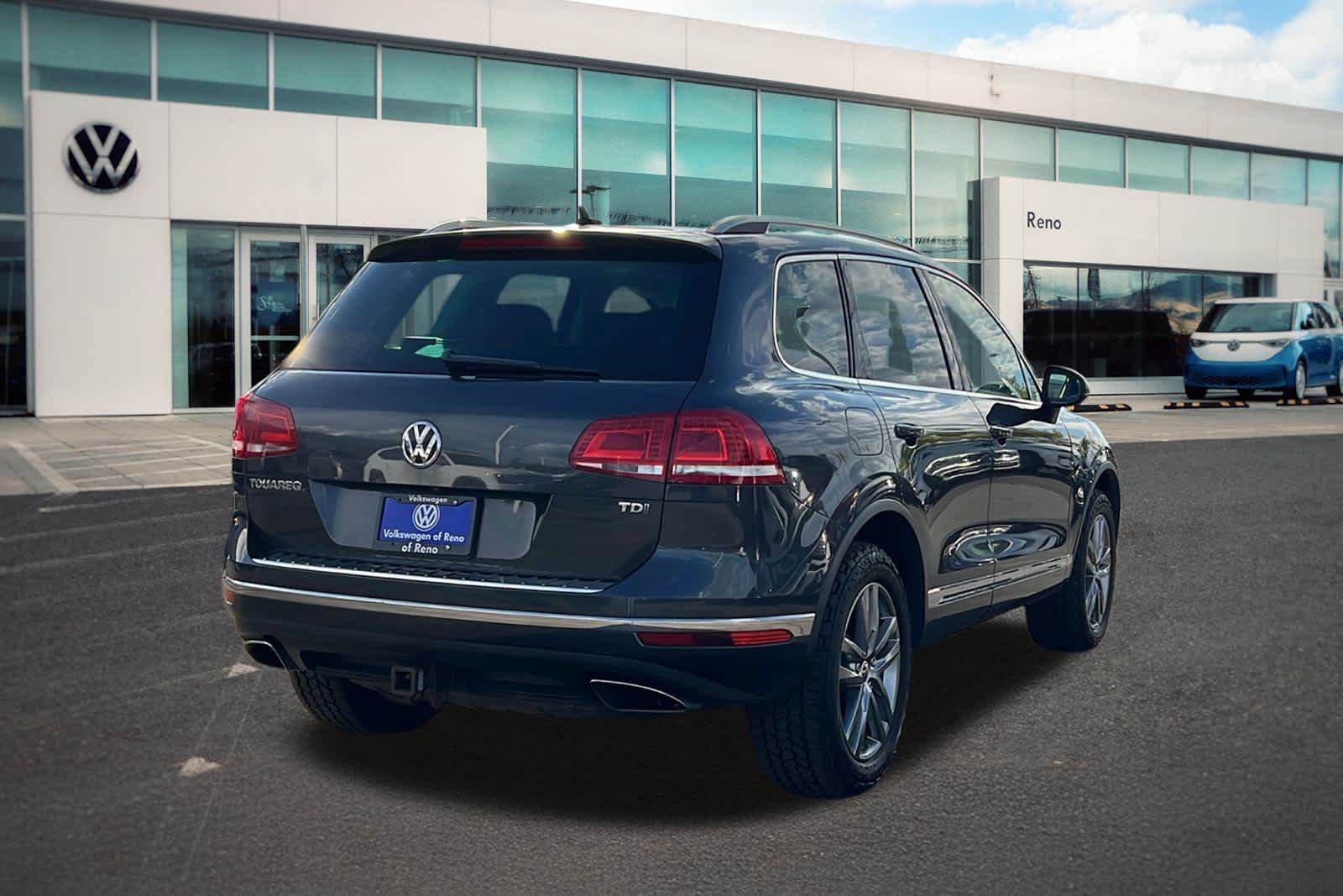 Used 2016 Volkswagen Touareg TDI AWD/4WD image 5