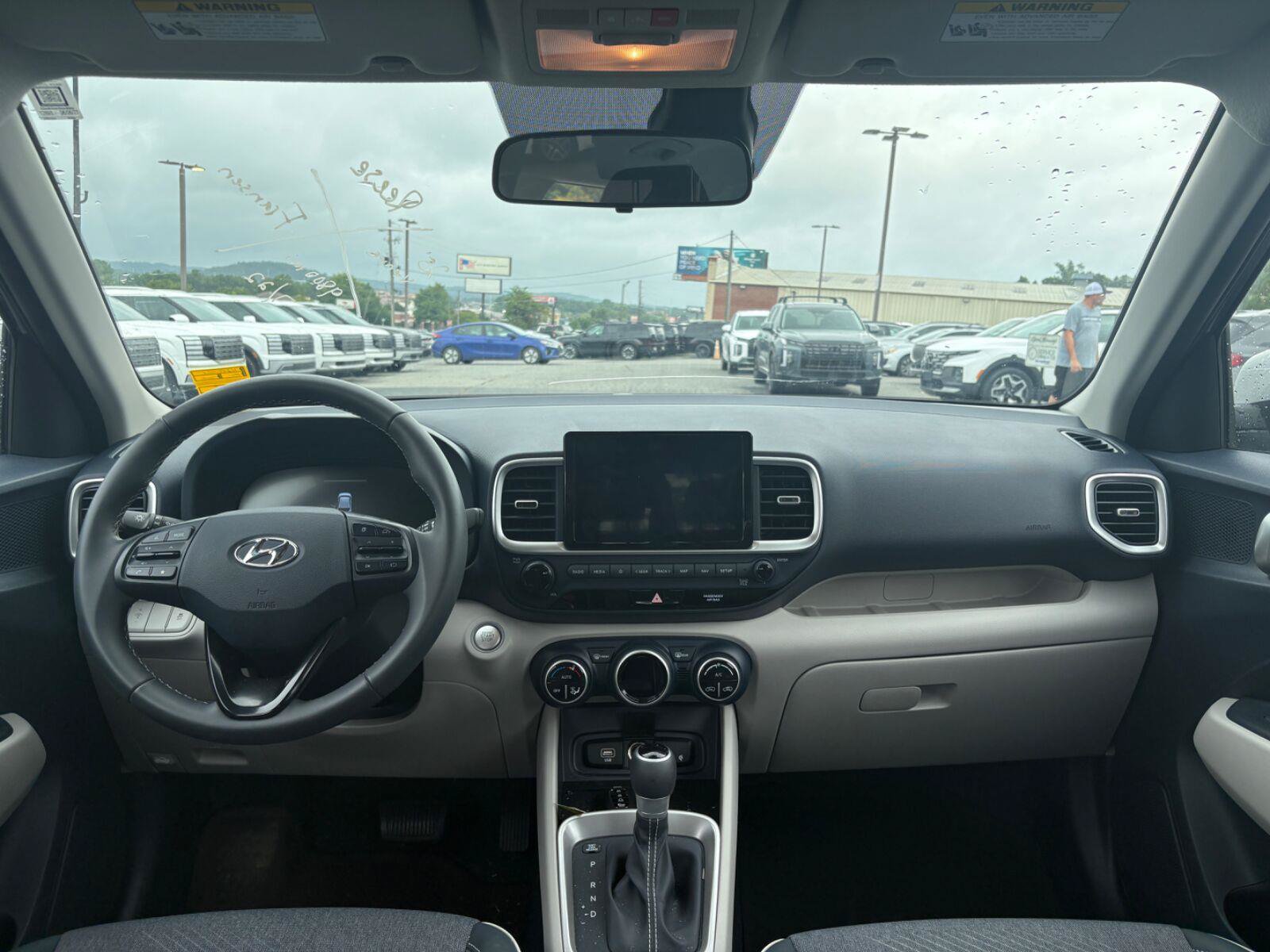 Used 2025 Hyundai Venue Limited FWD image 19