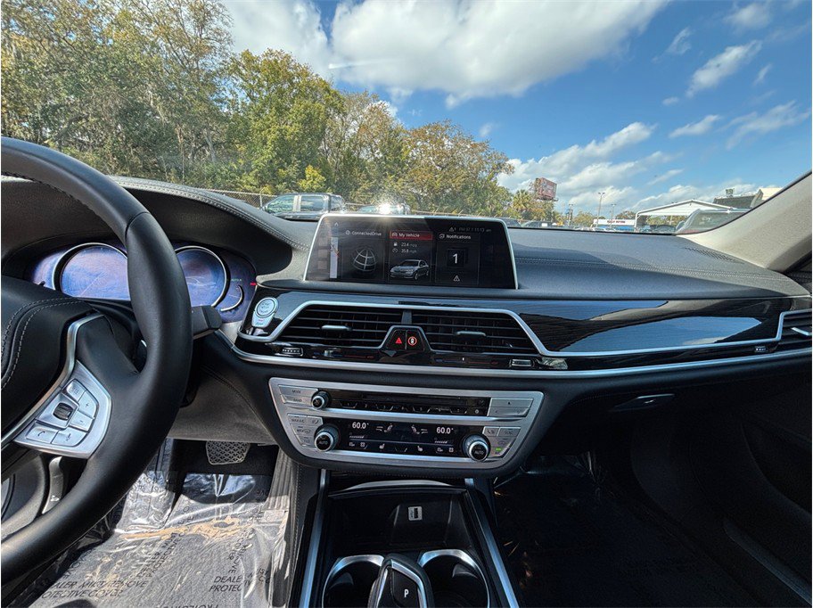 Used 2018 BMW 750i 750i Sedan 4D image 11