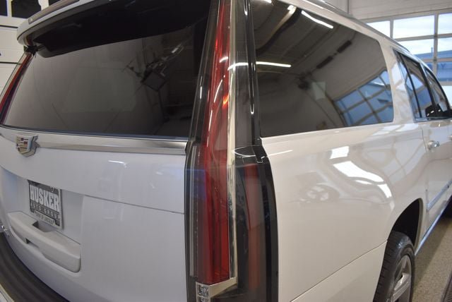 Used 2017 Cadillac Escalade ESV Premium Luxury AWD/4WD image 12