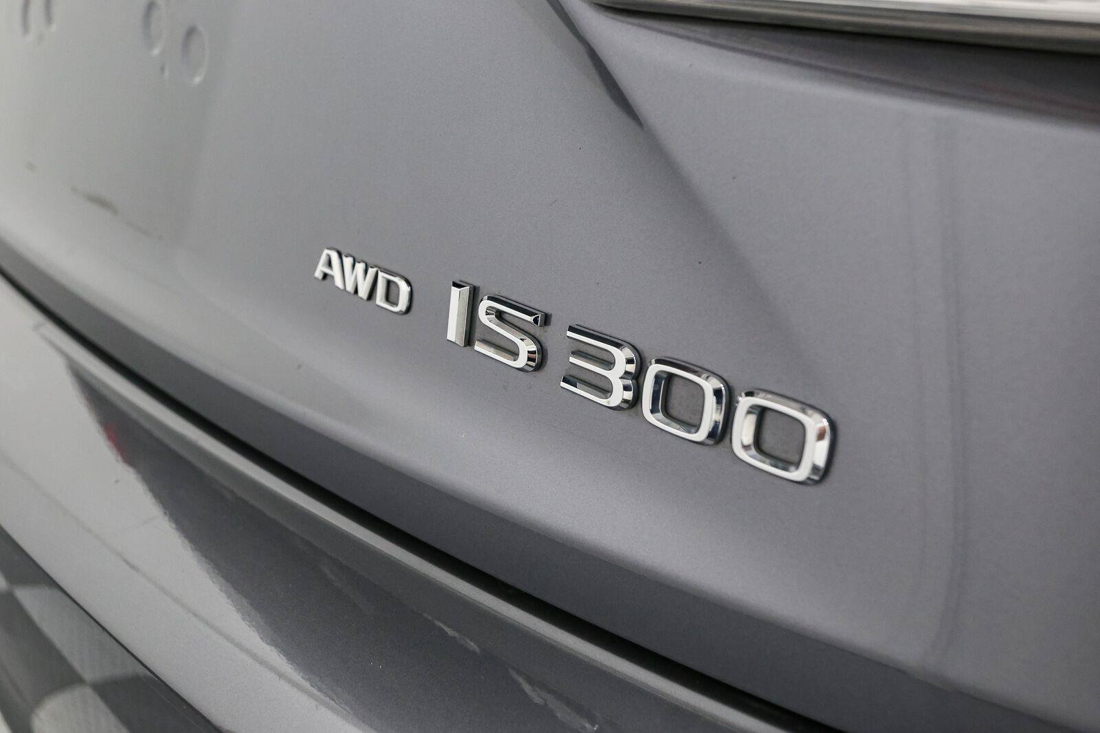Used 2018 Lexus IS 300 AWD w/ Comfort Package image 11