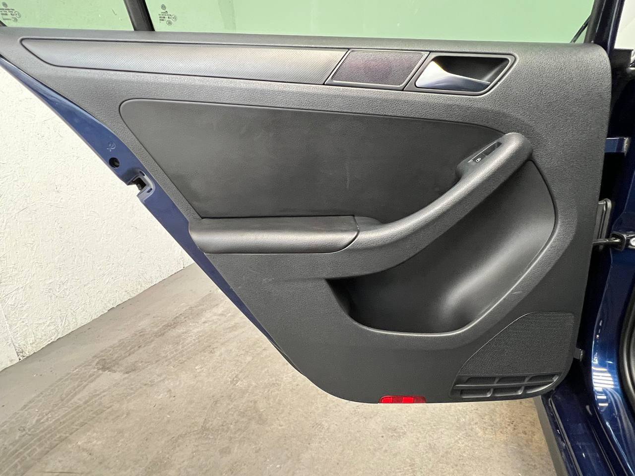 Used 2012 Volkswagen Jetta SE FWD image 9