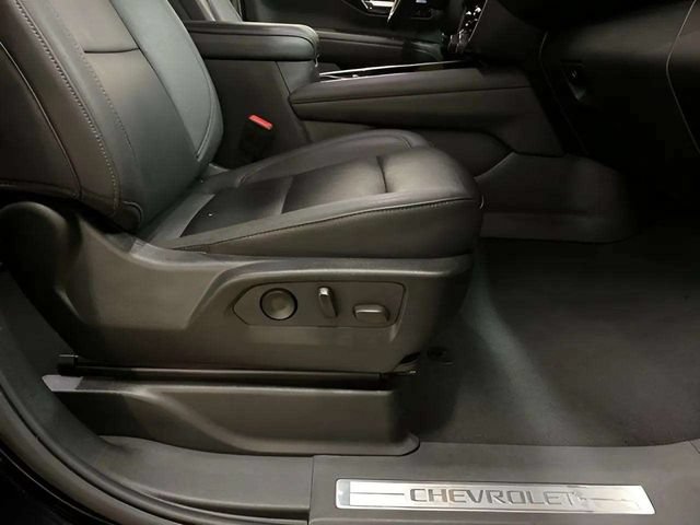 Used 2025 Chevrolet Suburban LT RWD image 84