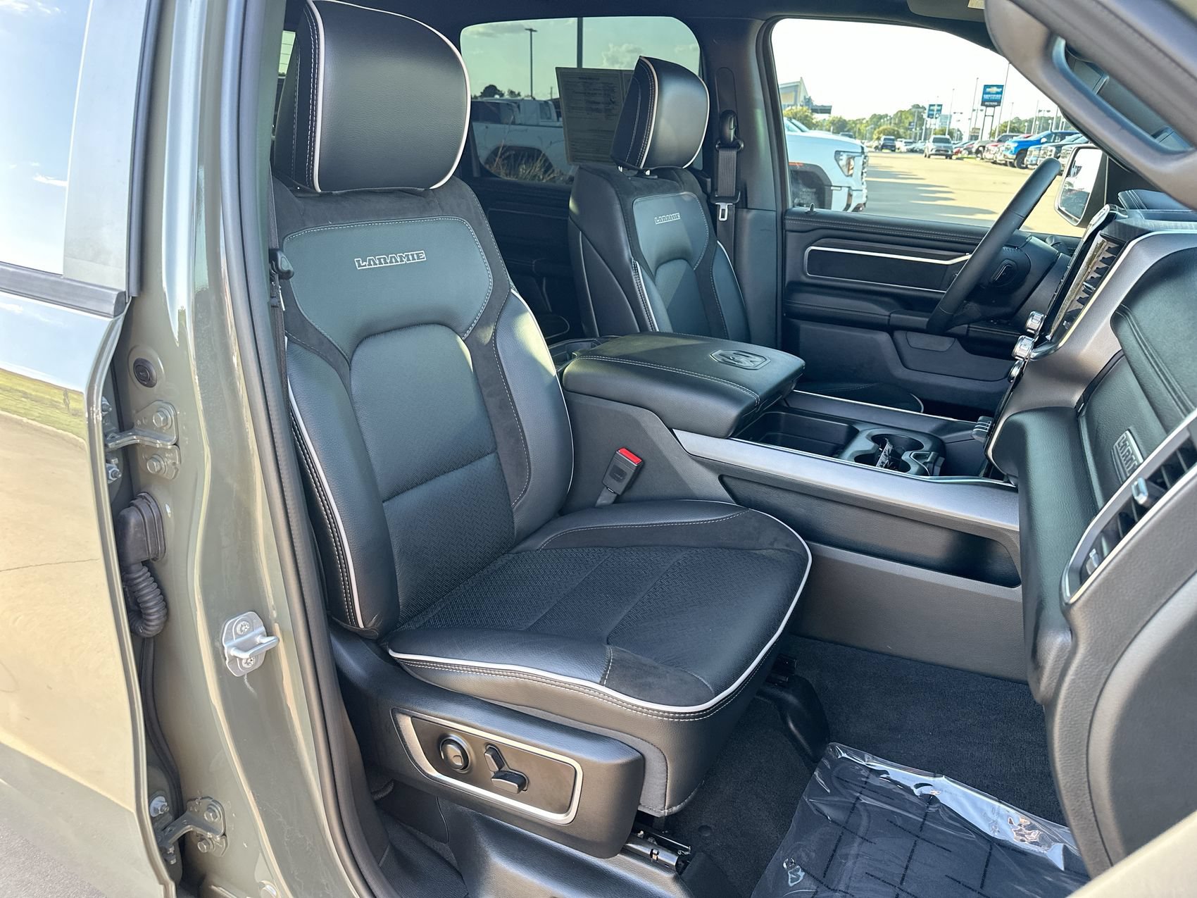 Used 2026 RAM 1500 Laramie AWD/4WD image 25