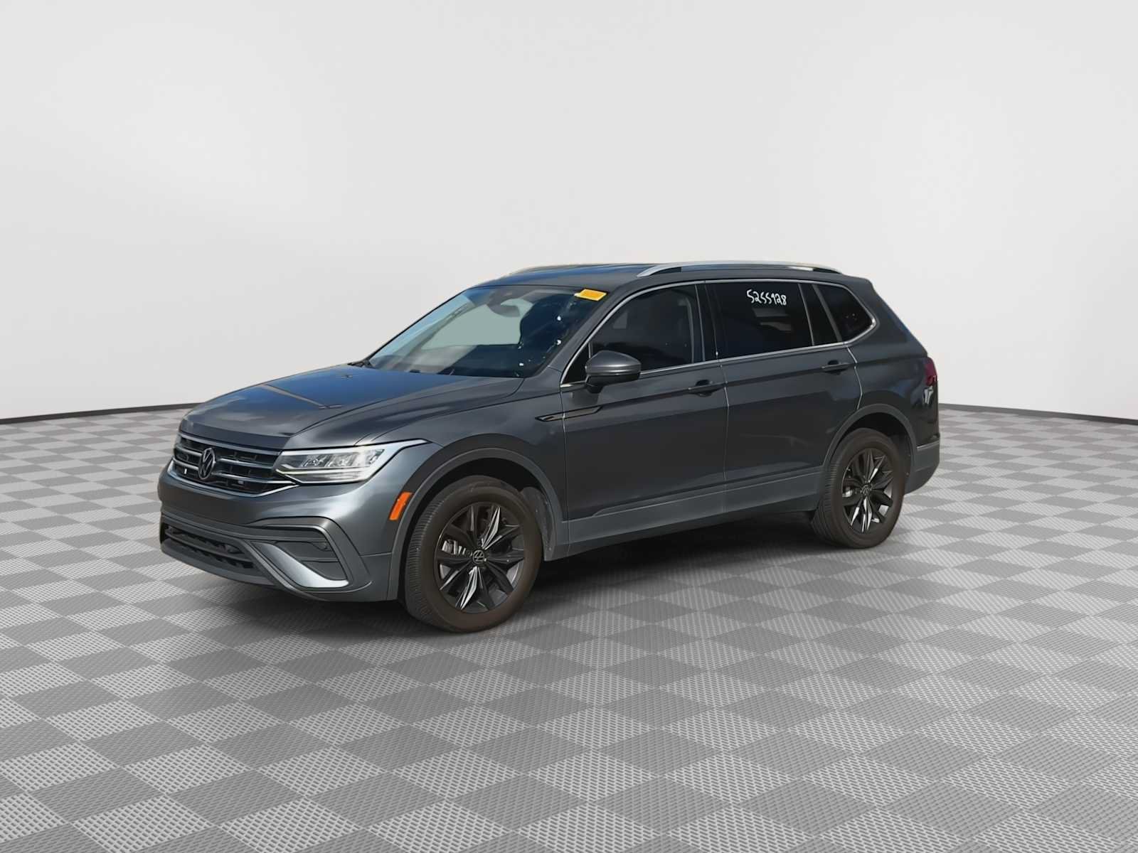Used 2022 Volkswagen Tiguan SE FWD image 4