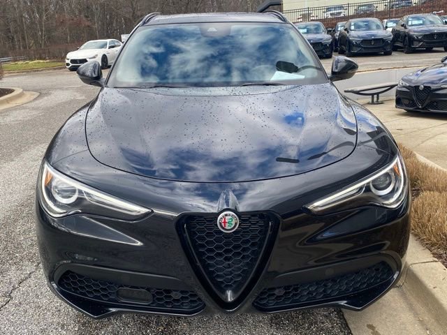 Used 2023 Alfa Romeo Stelvio Veloce image 3