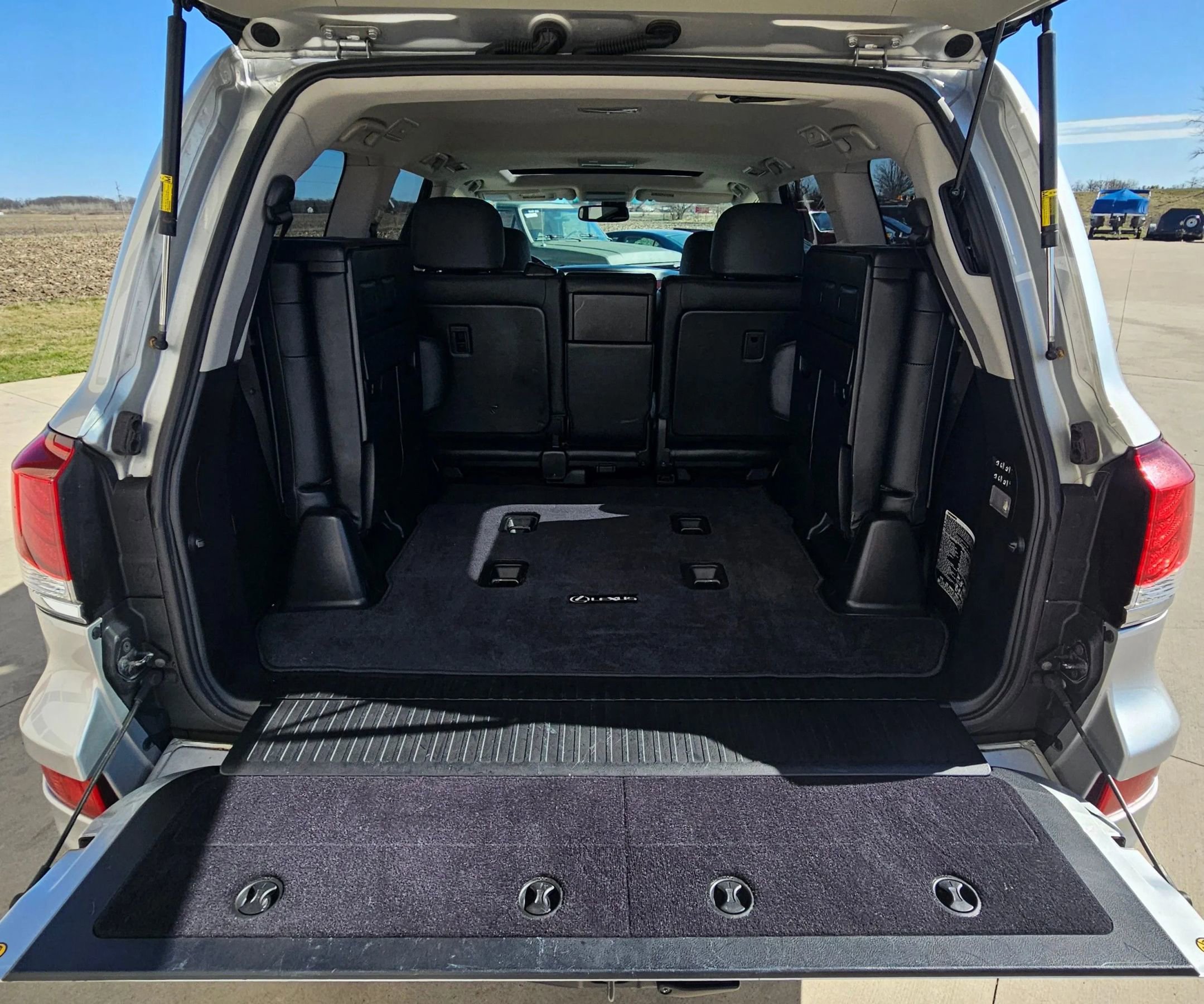 Used 2014 Lexus LX 570 4WD image 14