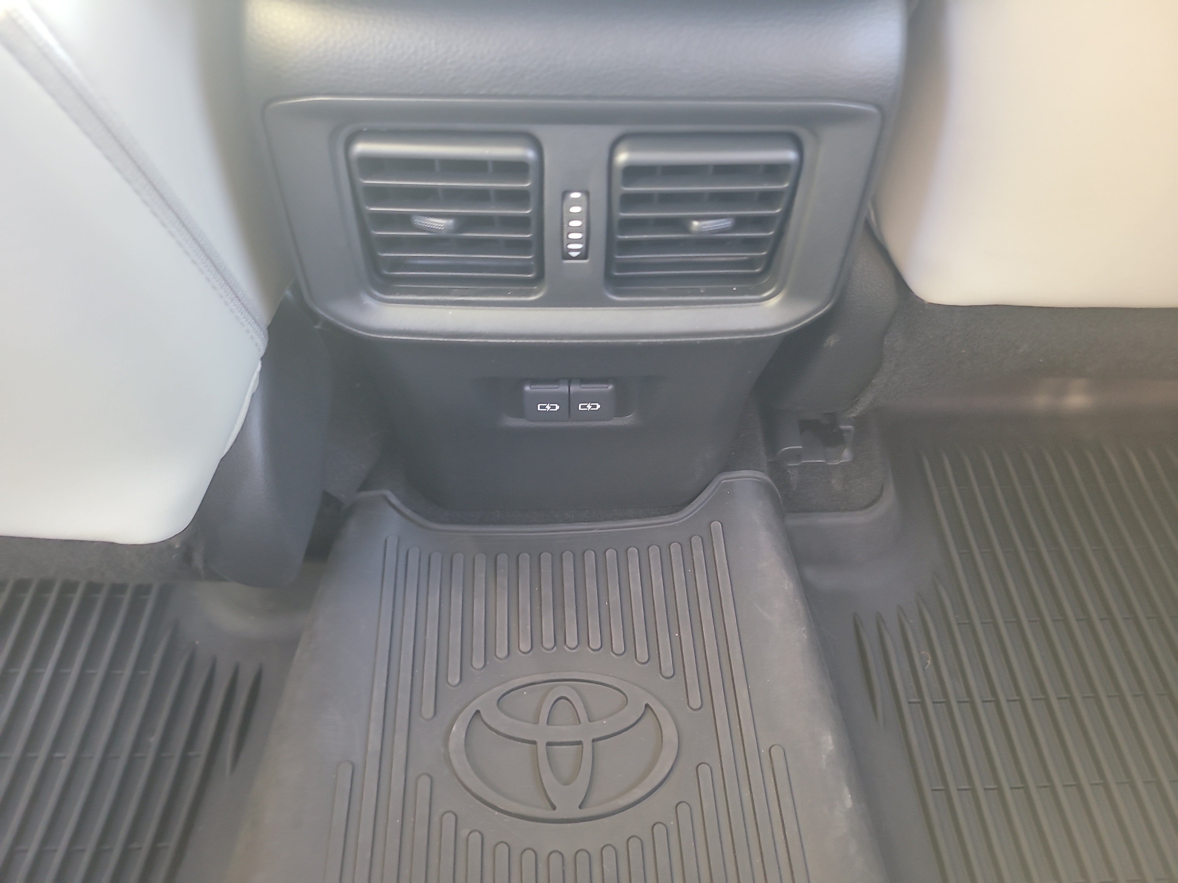 Certified 2023 Toyota RAV4 XLE Premium AWD/4WD image 17