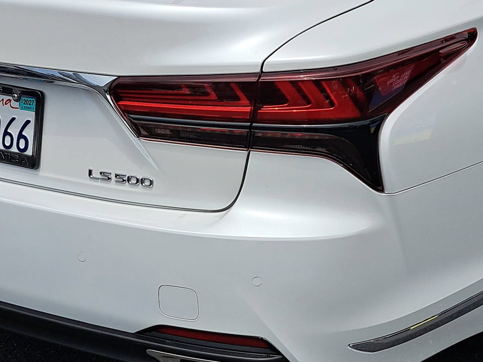 Used 2023 Lexus LS 500 w/ Accessory Package (Z1) RWD image 37