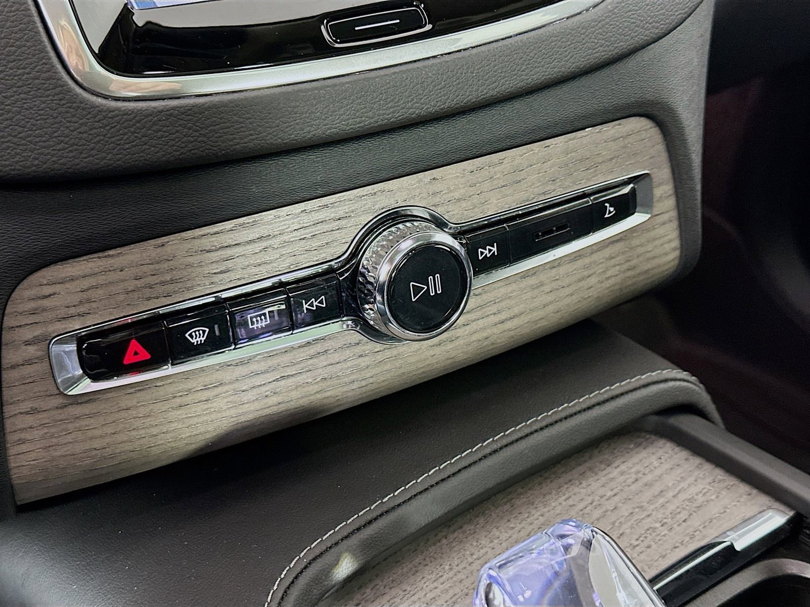 Used 2023 Volvo XC90 T8 Ultimate AWD/4WD image 16