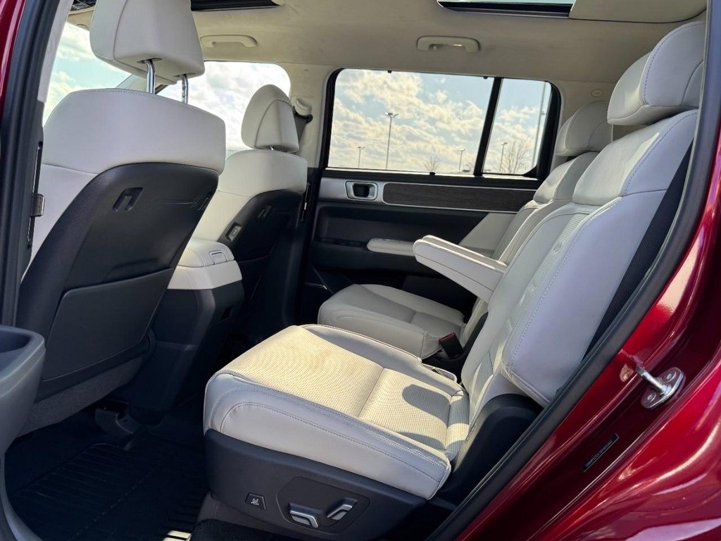 Used 2024 Hyundai Santa Fe Calligraphy image 10