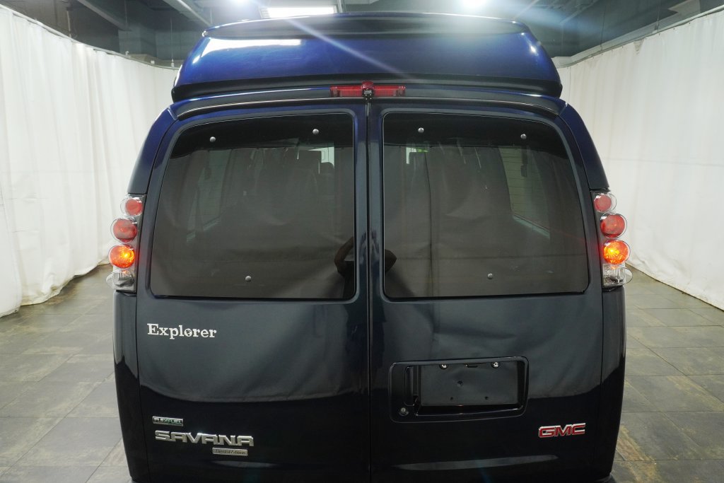 Used 2011 GMC Savana 1500 LT w/ LT Preferred Equipment Group AWD/4WD image 4