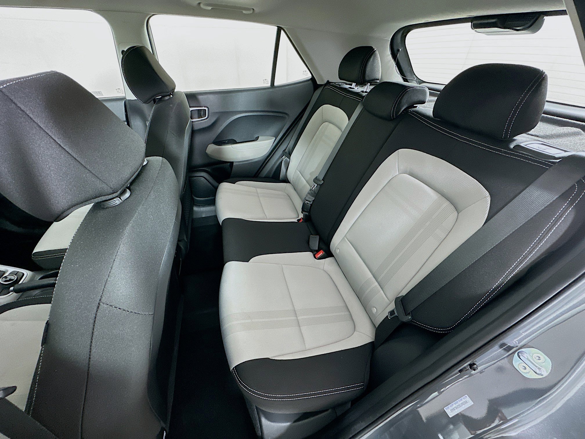 Used 2025 Hyundai Venue SEL image 27