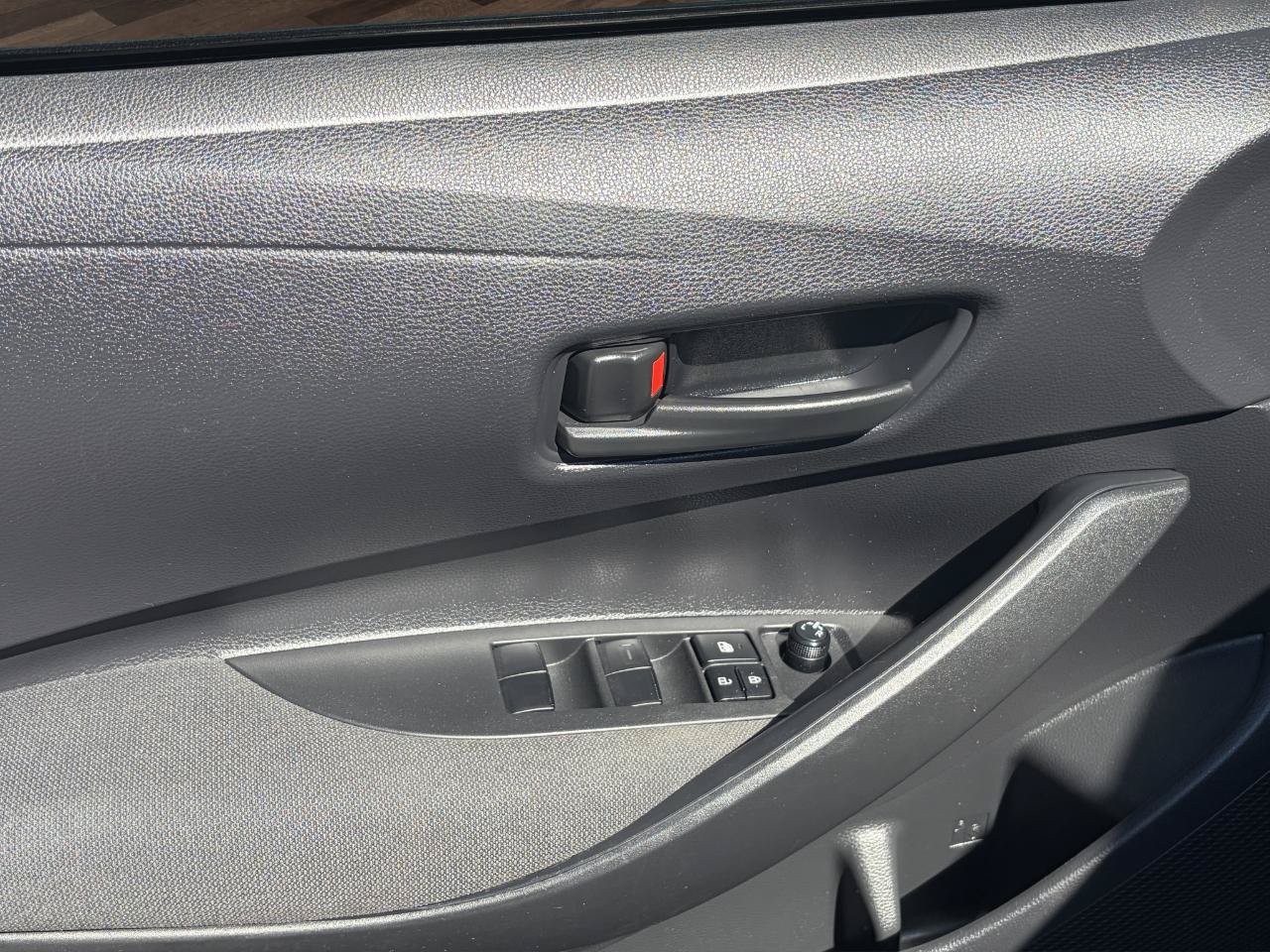 Used 2022 Toyota Corolla LE FWD image 22