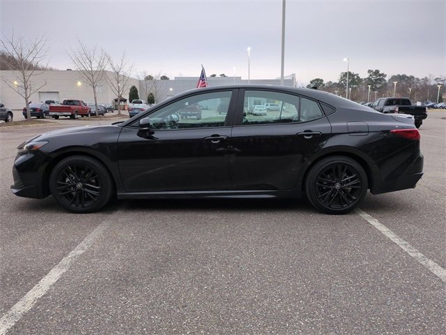 Used 2025 Toyota Camry SE image 7