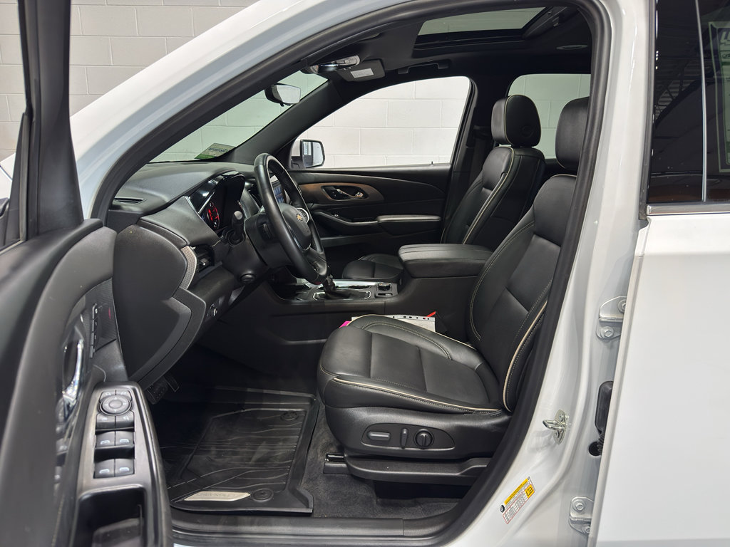 Used 2023 Chevrolet Traverse Premier image 14