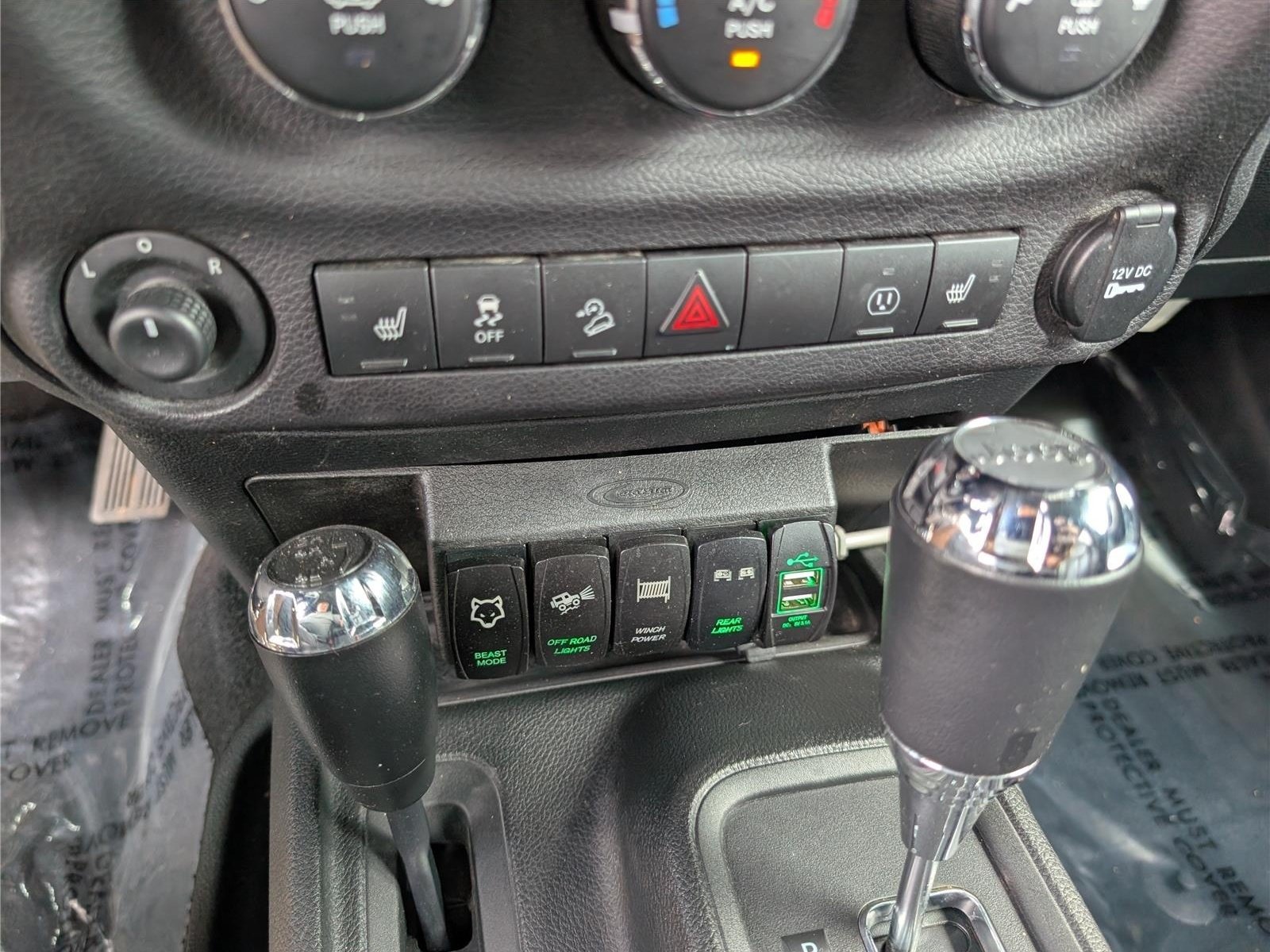 Used 2018 Jeep Wrangler Rubicon w/ Dual Top Group AWD/4WD image 17